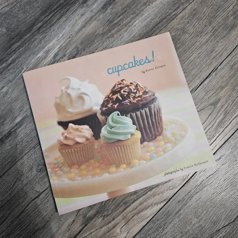 2 Cupcake Decorating Cookbooks
